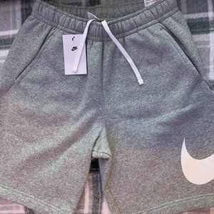 Nike Sportswear Club